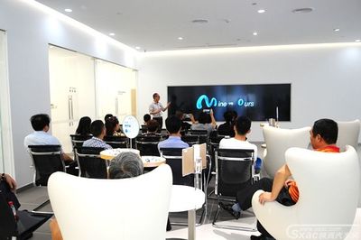 對(duì)話未來視界 MO全數(shù)字定制光感眼鏡西安體驗(yàn)中心盛大啟幕